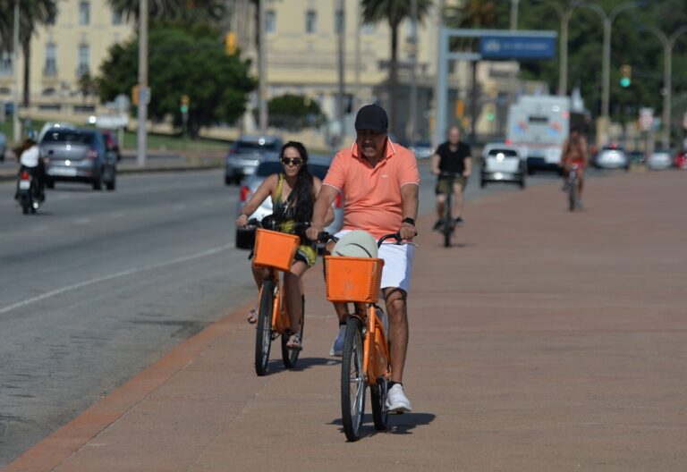 IMM proyecta crear nueva senda para ciclistas en la rambla: usarán la calle y la vereda en diferentes tramos